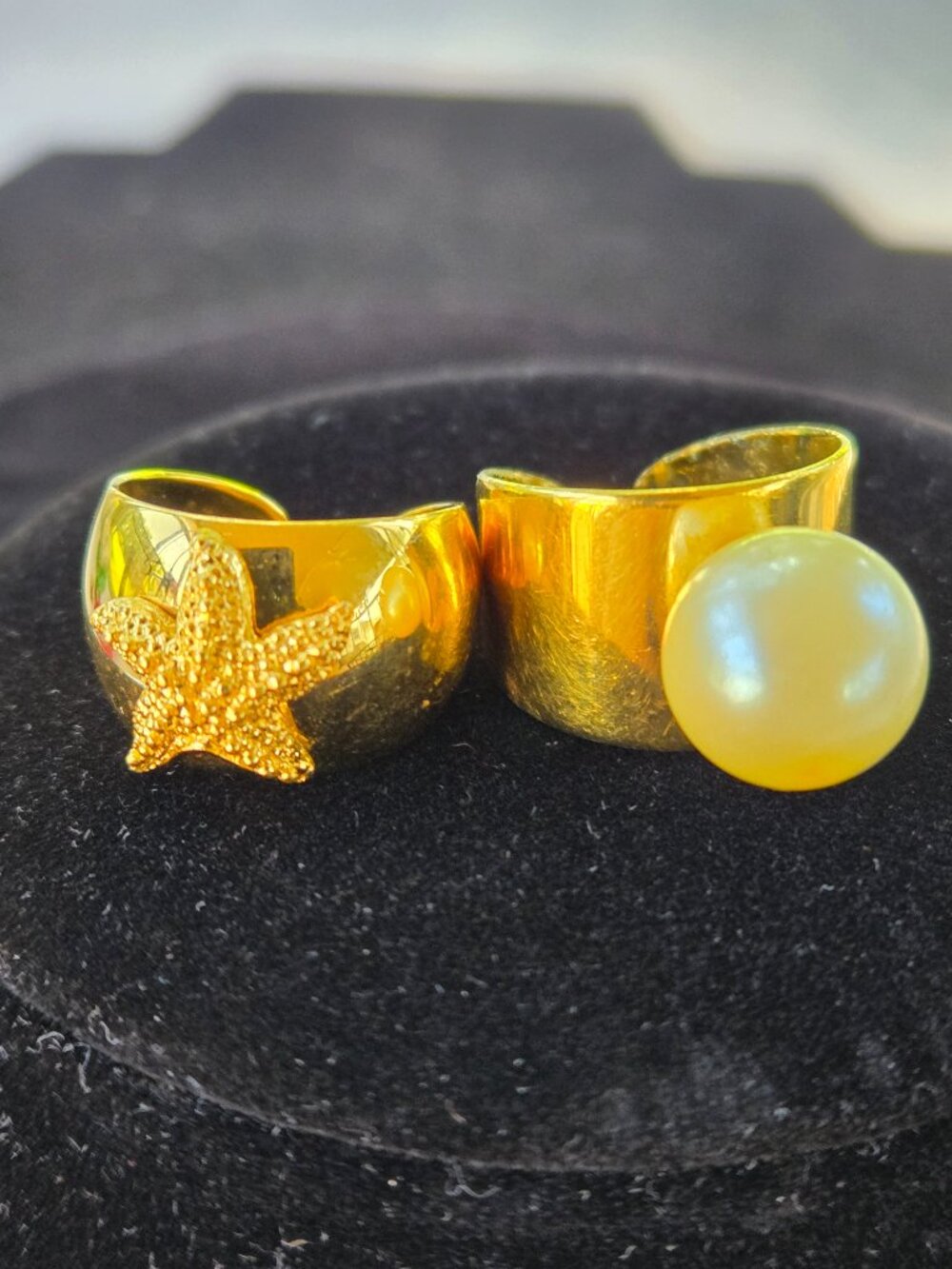 2 Sarah Coventry gold tone adjustable rings vintage starfish and faux pearl